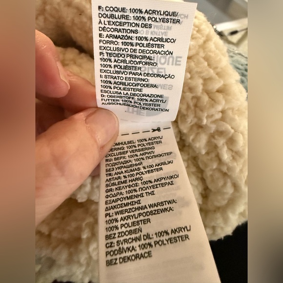 The North Face Women’s Fuzzy Earflap Beanie Hat Cloud Blue One Size NWT Sold Out - Picture 8 of 9